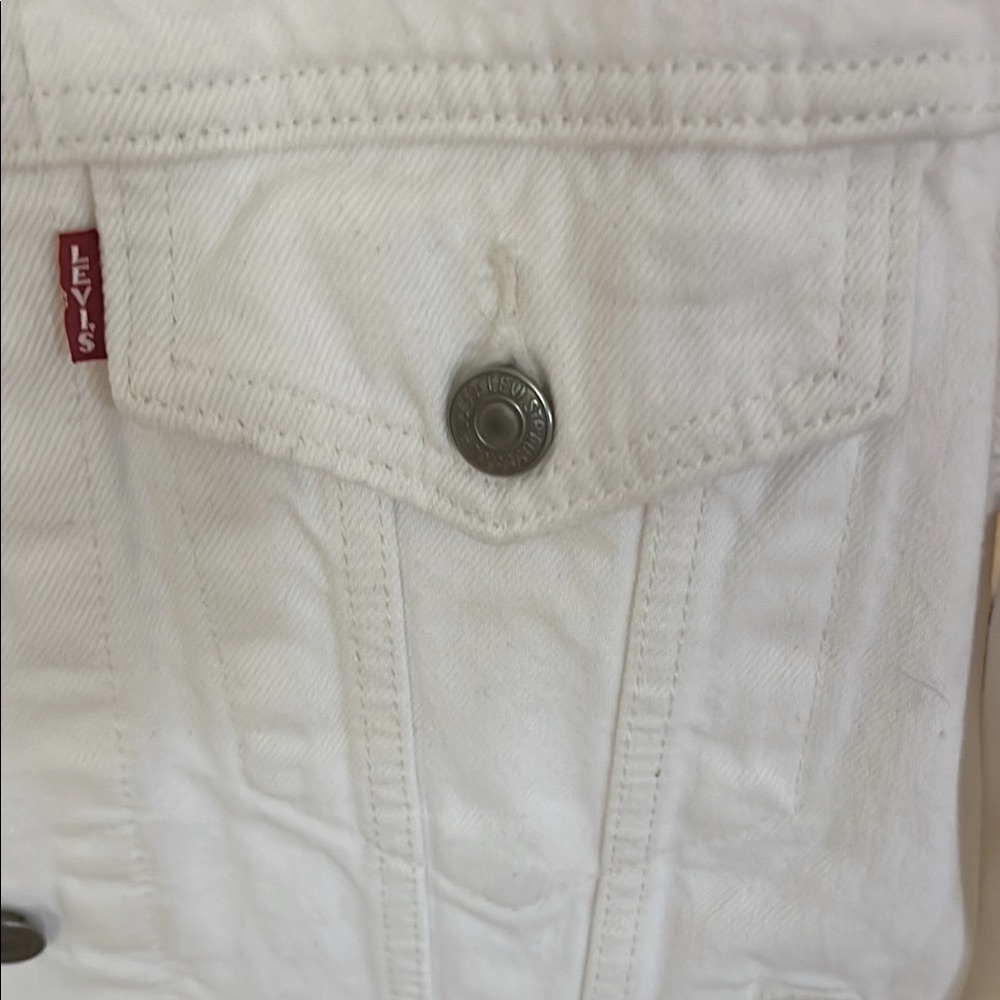 Levi’s White Denim Jacket - Picture 3 of 4